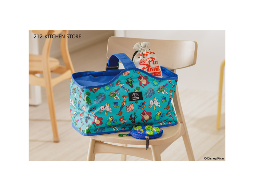 ワンハンドルクーラーバッグ ￥3,960/ ３Ｐ巾着セット ￥1,980 / サガラ刺繍ポーチ ￥2,200