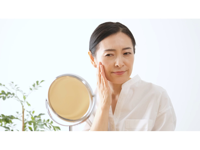 「炎天下で見苦しい！」アラフォーの「夏のオバ見え」を加速する危険コスメとは【猛暑日編】