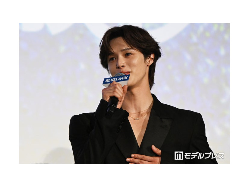 映画初出演の舞台挨拶で「なにヘラヘラしてんねん」とツッコまれるK（C）モデルプレス
