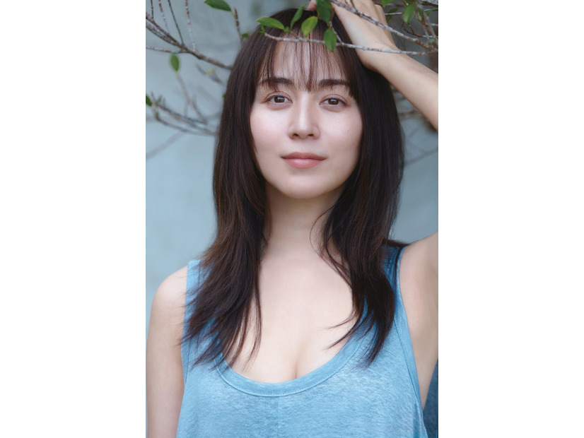 比嘉愛未（撮影：三宮幹史／『FRIDAY』2026年7月16日発売号より）