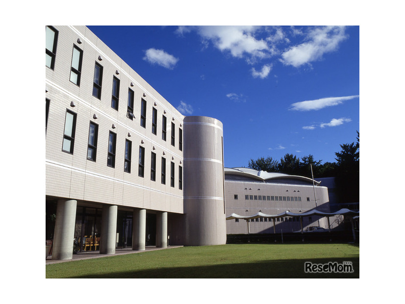 嘉悦大学