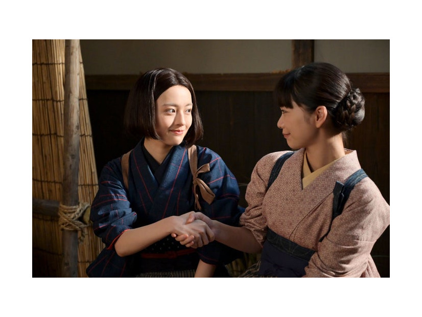 上坂樹里、見上愛「風、薫る」第95話（C）NHK
