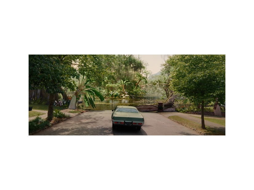 『オークストリートの異変』© 2025 Warner Bros. Ent. All Rights Reserved