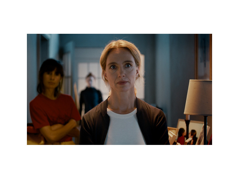『ガール・アンド・スパイダー』© 2021 Beauvoir Films / Zürcher Film / SRF