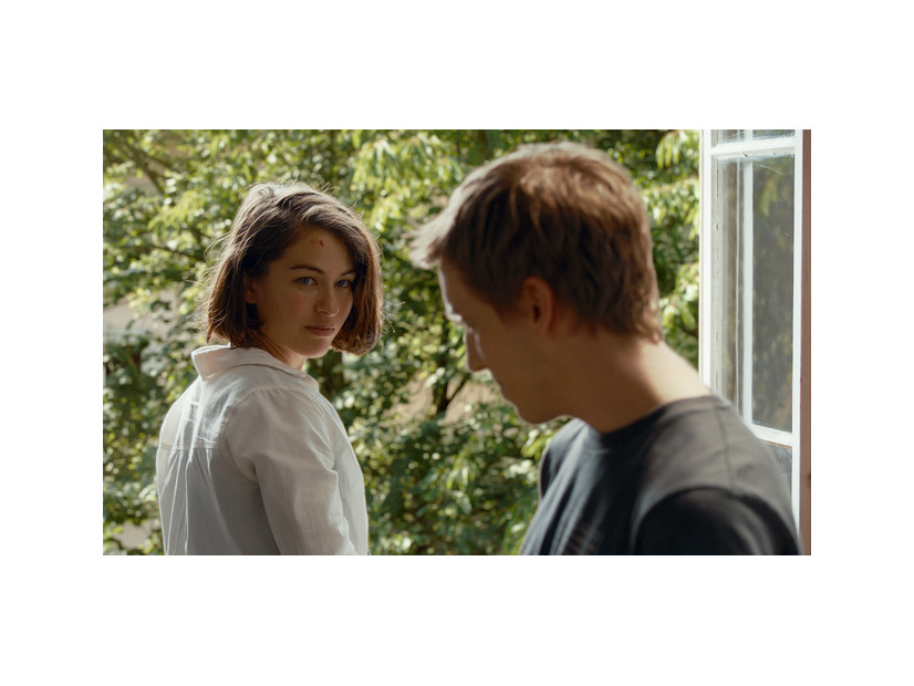 『ガール・アンド・スパイダー』© 2021 Beauvoir Films / Zürcher Film / SRF