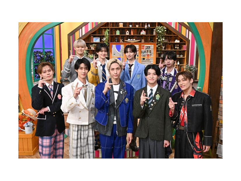 （前列左から）カイ、曽野舜太、古川毅、高田彪我、TETTA（後列左から）大倉空人、FUMINORI、 志賀李玖、近藤駿太（C）TBS