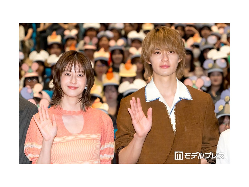 松本若菜、佐野勇斗（C）モデルプレス