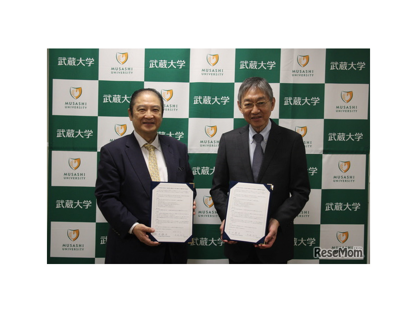 （左から）文化学園大学杉並中学・高等学校青井校長、武蔵大学髙橋学長