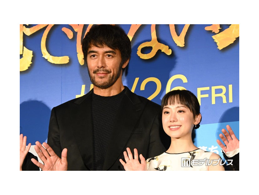 阿部寛、芦田愛菜（C）モデルプレス