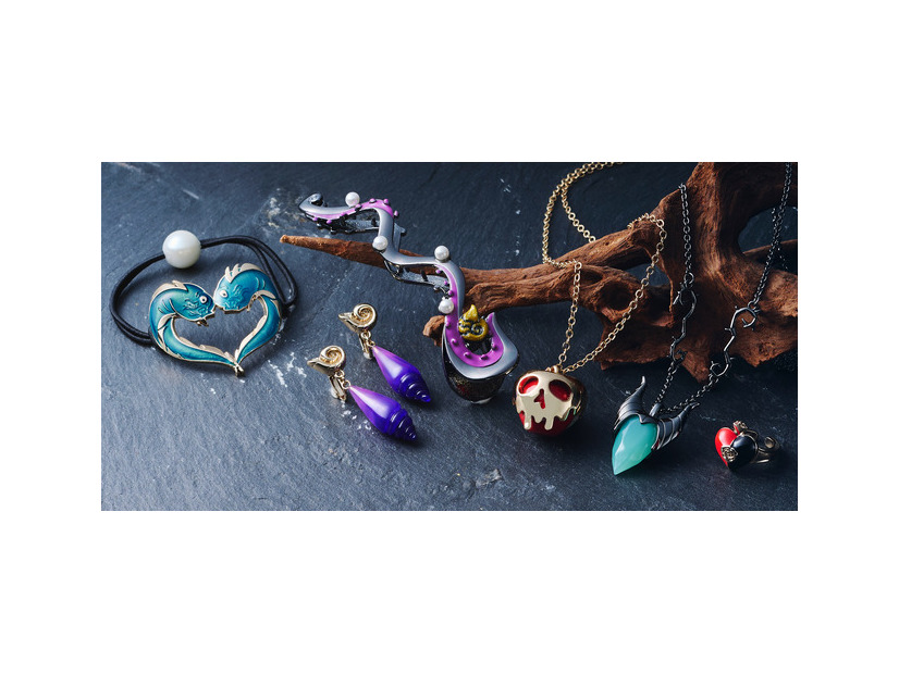 ヘアポニー 1800円/イヤリング2800円/ ヘアクリップ2800円/ネックレス<毒リンコ>3300円/ネックレス<マレフィセント>2500円/リング2500円