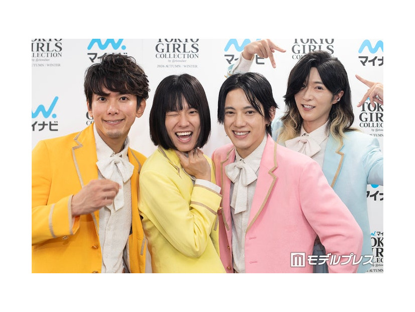 囲み取材に応じたモナキ（C）モデルプレス