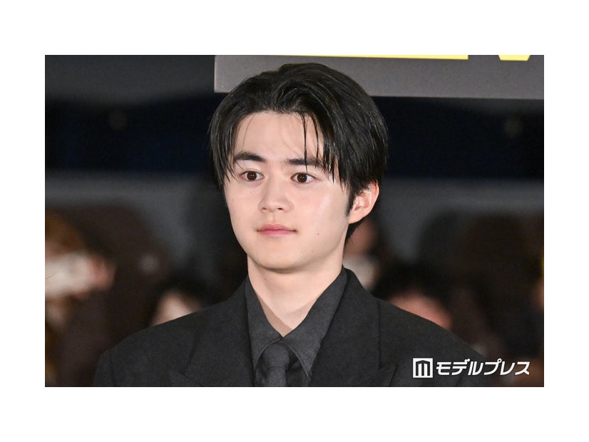 「藁にもすがる獣たち」公開初日舞台挨拶に出席した鈴鹿央士（C）モデルプレス