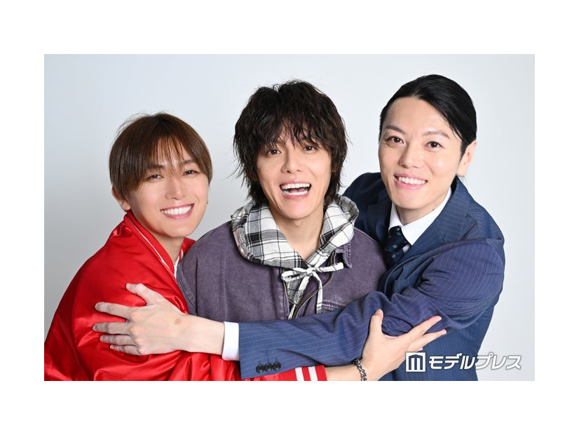 （左から）室将也、室龍太、室たつき（C）モデルプレス