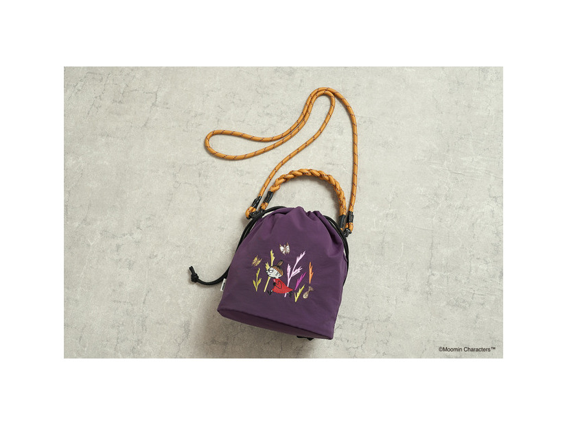 「moomin リッチな刺繍のバッグ RMPK-05」（6,050円）(C)Moomin Characters