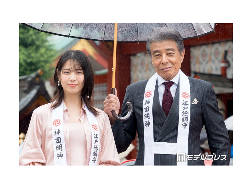 西野七瀬、舘ひろし（C）モデルプレス