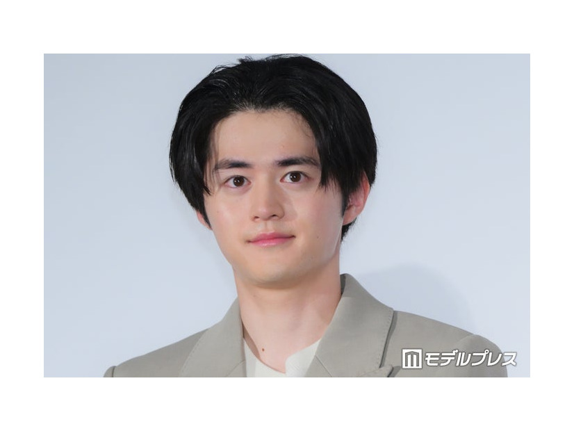 「ファーストボイス」初日舞台挨拶に出席した鈴鹿央士（C）モデルプレス