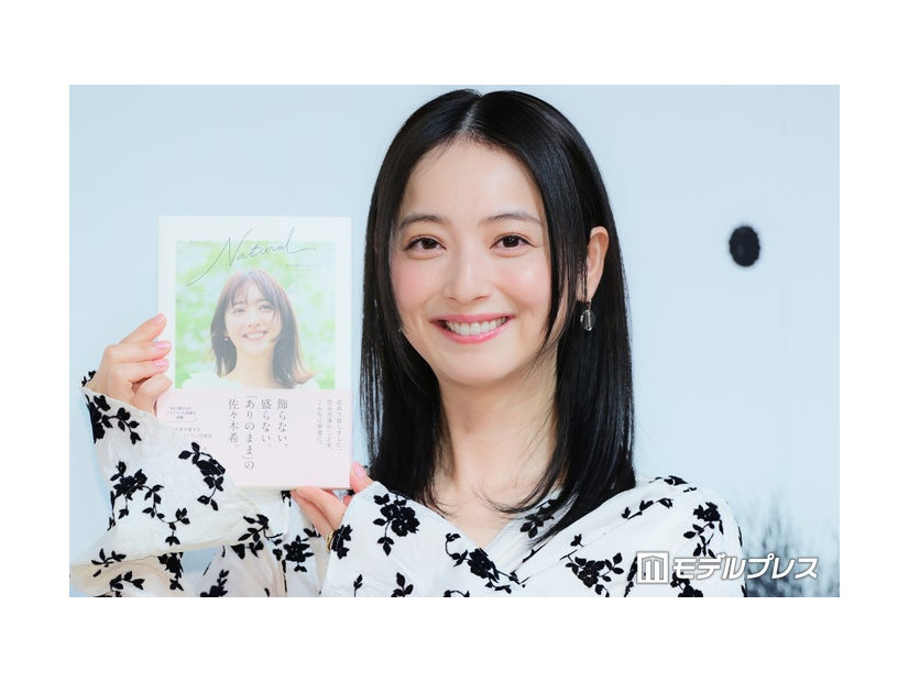 「Natural」発売記念会見に出席した佐々木希（C）モデルプレス