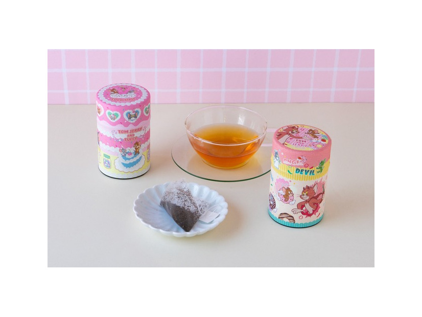 紅茶缶　各972円(税込)
