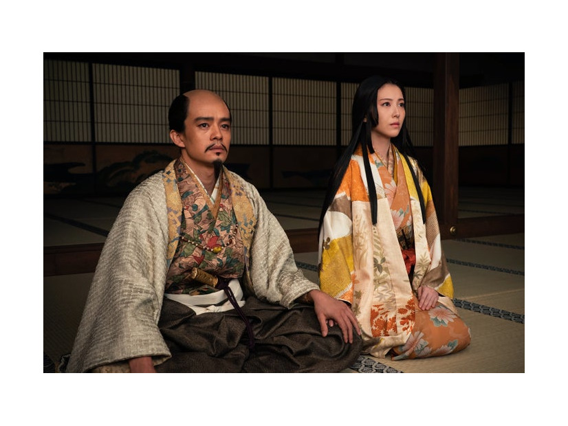 池松壮亮、浜辺美波「豊臣兄弟！」第40話（C）NHK