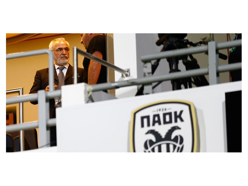 銃をピッチに持ち込んだ会長、3年BAN…チームは勝点剥奪