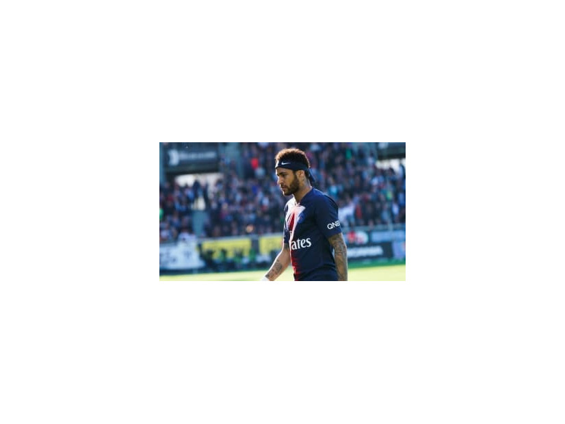 PSG、ネイマールの今夏移籍を準備　仏大手紙が報じる