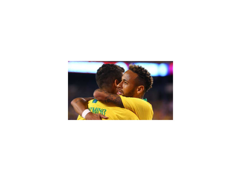 ネイマールとフィルミーノ、あの元Jリーガーとハグ！これはグッとくる