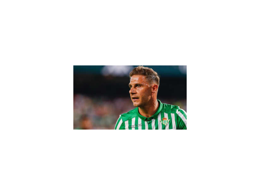 38歳ホアキン、最年長ハット！「職人的巧すぎシュート3連発」がこれ