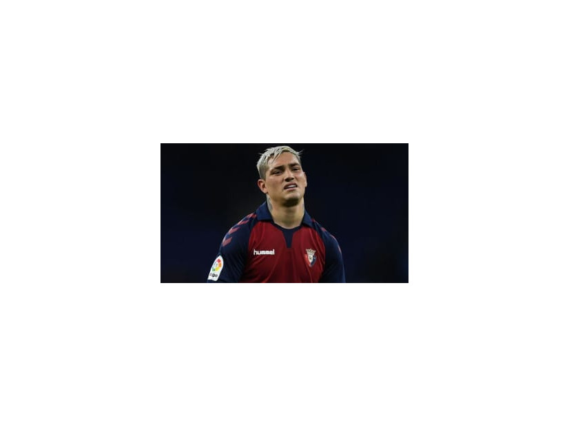 バルサ移籍噂から一転…膝破壊のMF「泣きじゃくる娘との親子愛」が話題