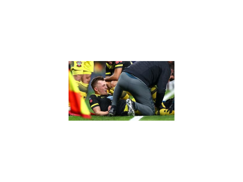 サウサンプトンのFK職人、「骨が見える」怪我で悶絶…（閲覧注意）