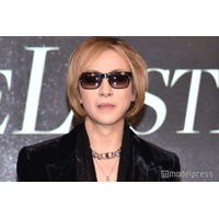 頸椎手術終えたYOSHIKI、ロックな斬新コルセットが話題「こんなの見たことない」