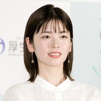 小芝風花、お茶目な笑顔SHOT公開にファン歓喜「可愛すぎて元気出た」「最高最強です」