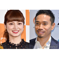 長友佑都＆平愛梨夫妻、手繋ぎショットに反響 人気タレントが投稿「素敵な人生を送る2人に感謝」