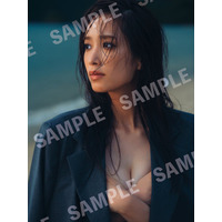 日向坂46佐々木久美、1st写真集発売日にYouTube生配信決定 “素肌ジャケット”の特典ポスター解禁【めくる日々】