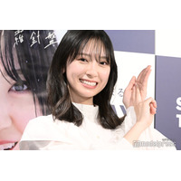 日向坂46金村美玖、オフショルで美デコルテ輝く 春コーデに「透明感すごい」「女神」の声