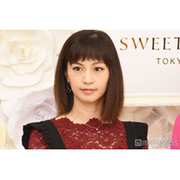 安田美沙子、息子とデザイナー夫の展示会へ 2ショットに「素敵な夫婦」「幸せそう」と反響