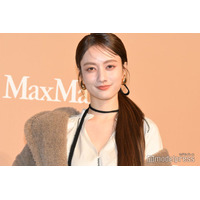 谷まりあ、色白美脚輝くミニスカ姿披露「お人形さんみたい」「珍しい」の声