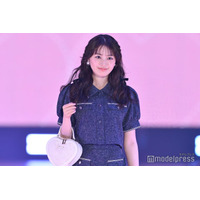 香音、美太もも全開セットアップ姿 ハートバッグ＆編み込みヘアで甘さプラス【GirlsAward 2025SS】