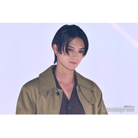 岩瀬洋志、クールな視線でオーラ放つ【GirlsAward 2025SS】