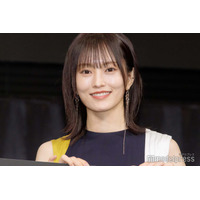 山本彩「なんか恥ずかしい」ミニ丈私服で色白美脚輝く「レア」「スタイル抜群」の声
