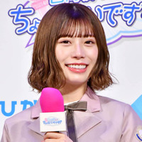 「スタイル良すぎ」東村芽依、“オン眉”ヘアのガーリーコーデに反響「めちゃめちゃ可愛い」