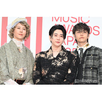 Mrs. GREEN APPLE、眉＆唇ピアス・ゴールドでド派手演出 藤澤涼架は着物スタイルで登場【MUSIC AWARDS JAPAN】