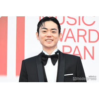 菅田将暉、タキシード姿で颯爽とレカペ締めくくり 国際音楽賞第1回目の司会に意気込みも【MUSIC AWARDS JAPAN】