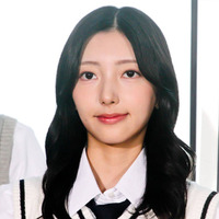 日向坂46小西夏菜実、爽やかなブルー×ホワイト衣装SHOTに反響「あまりにパーフェクト」「美しさの極み」