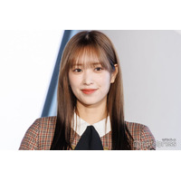 元日向坂46佐々木久美、美肩輝く変形ドレス姿「スタイル良い」「金髪が映える」と反響
