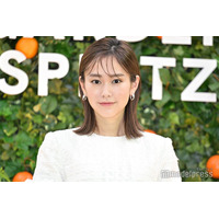 桐谷美玲、ミニ丈から美脚のぞく“雨の日コーデ”に反響「さすがのスタイル」「センス抜群」