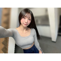 真島なおみ、美脚輝くミニ丈フリルコーデ披露「ftmmいいかんじ」