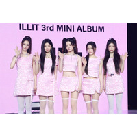 ILLIT、最新曲は“猫の伸びダンス”に注目 魔法少女コンセプトで伝えたいメッセージとは【「‘bomb’」メディアショーケース】