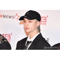 Stray Kidsヒョンジン、黒髪ロング・金髪坊主…懐かしヘアを一挙公開「どのスタイルもハマる」「頭の形が綺麗」の声