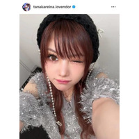 田中れいな、ピンク髪が引き立つモノトーンコーデSHOTに「可愛すぎる」「似合う」の声