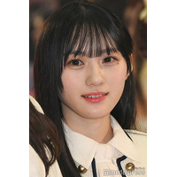 乃木坂46川崎桜、素肌際立つノースリーブ衣装姿 新曲「Same numbers」オフショットに視線集中